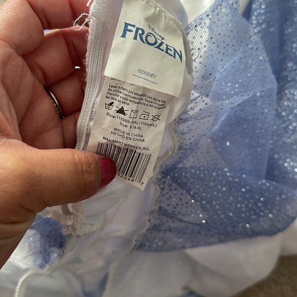 Disney Frozen Elsa Dress and Wig Halloween Costume or Dress up girls size 4-6 - Picture 4 of 5
